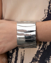 Load image into Gallery viewer, Paparazzi Vintage “Crusading Celebrity” Silver Stretch Bracelet - Paparazzi Accessories