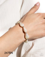 Load image into Gallery viewer, Paparazzi “Under My SHELL” Brown Stretch Bracelet - Paparazzi Accessories