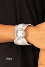 Load image into Gallery viewer, Paparazzi “Lights, SELFIE, Action!” Silver Snap Bracelet - Cindysblingboutique
