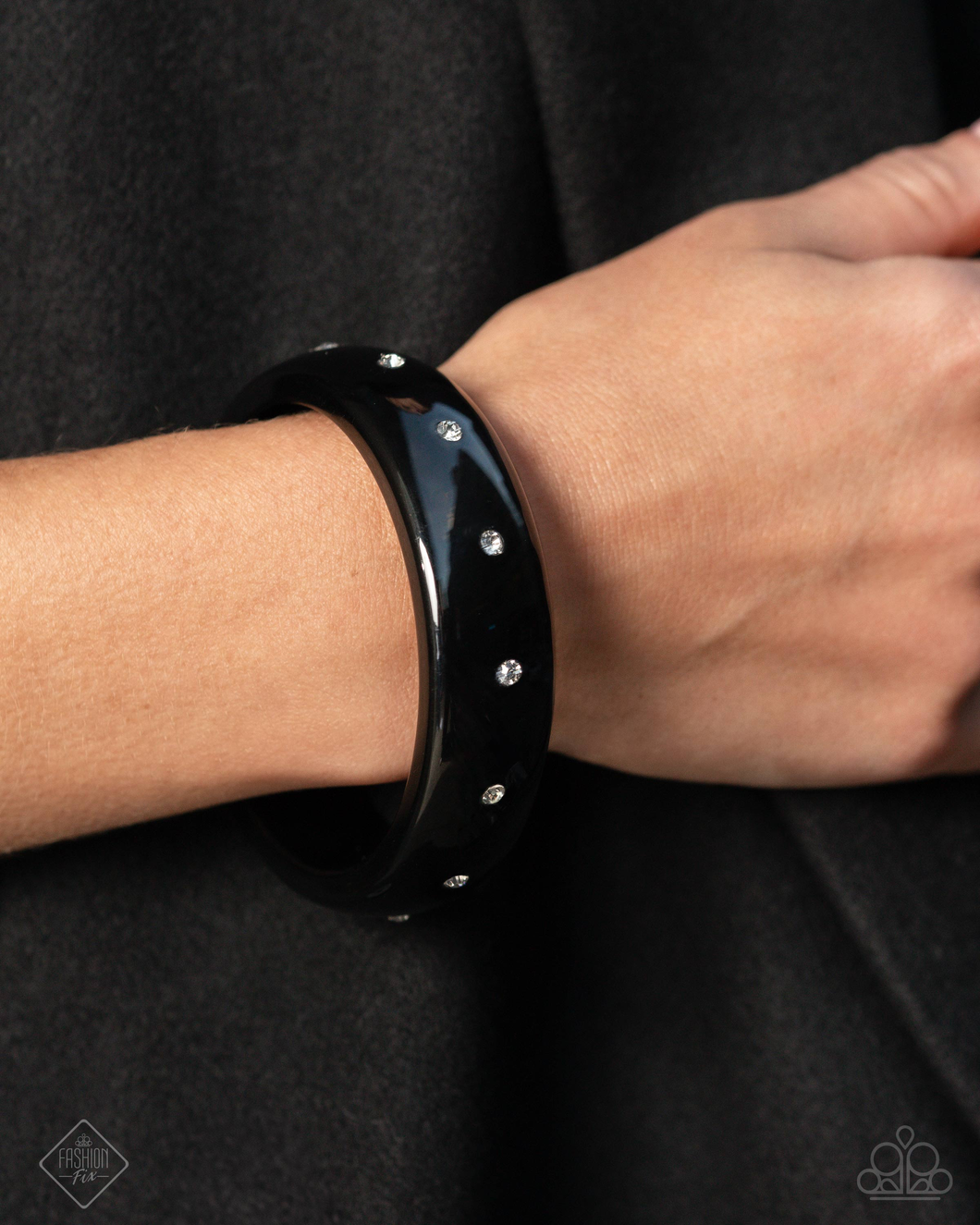 “Cheeky Chic” Black Bangle Bracelet - Paparazzi Accessories