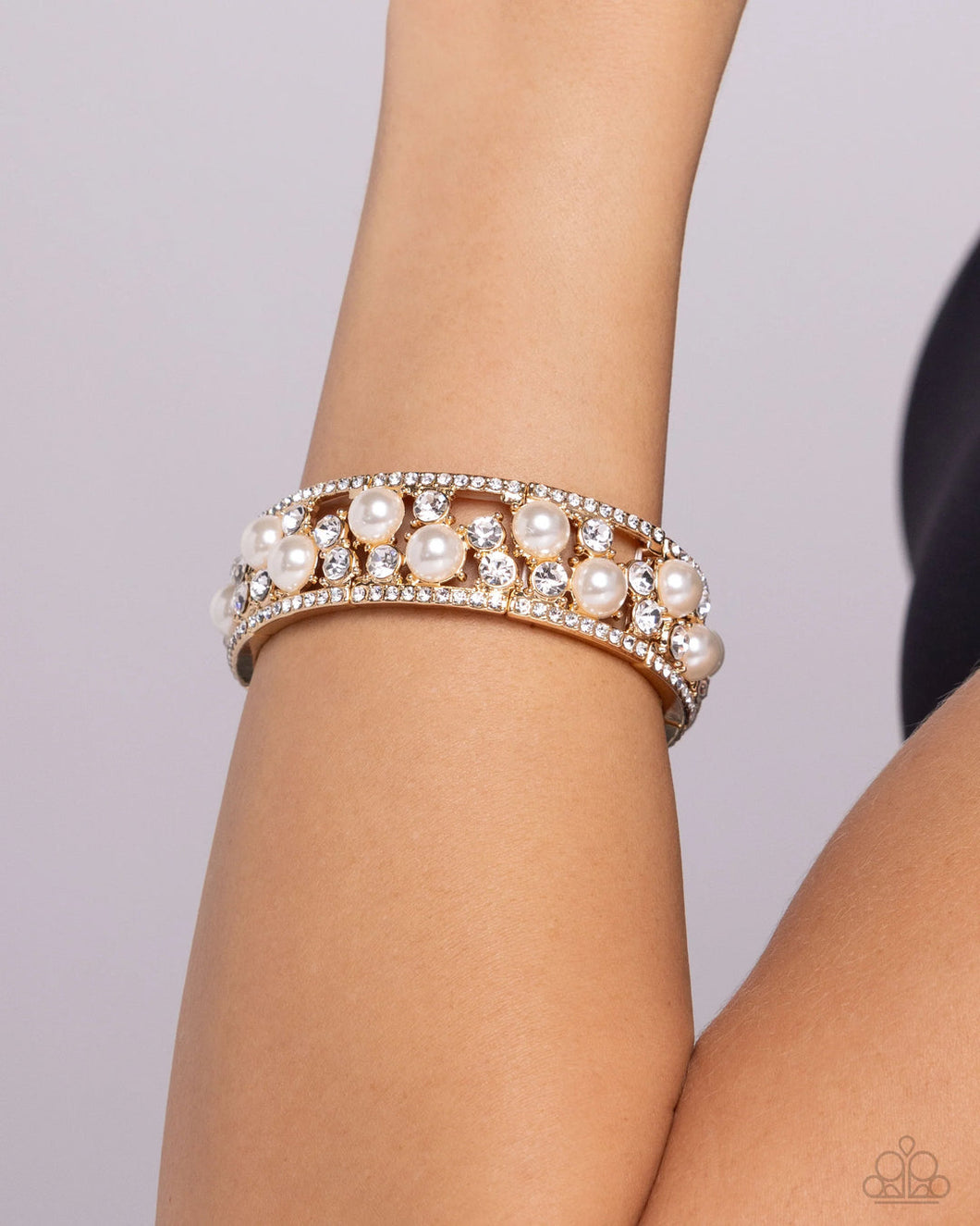 Paparazzi “Opera Singer” Gold Stretch Bracelet