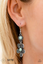 Load image into Gallery viewer, Paparazzi &quot;Free-Spirited Flourish“ Blue Earring
