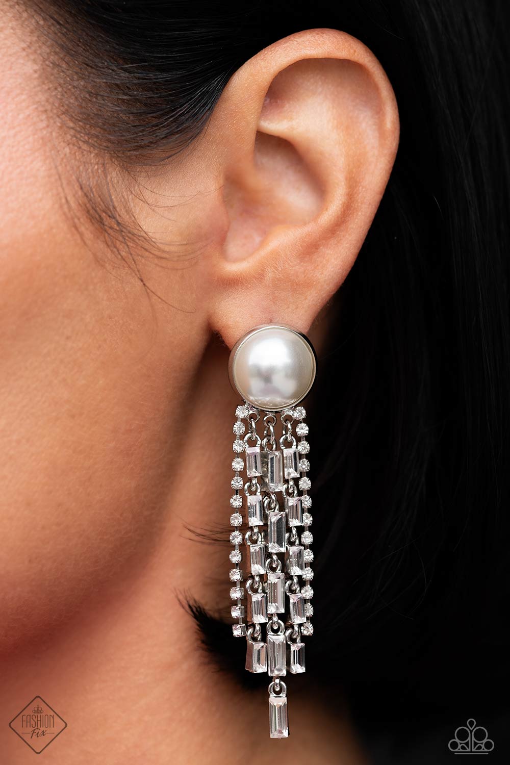 Paparazzi “Genuinely Gatsby” White Post Earrings