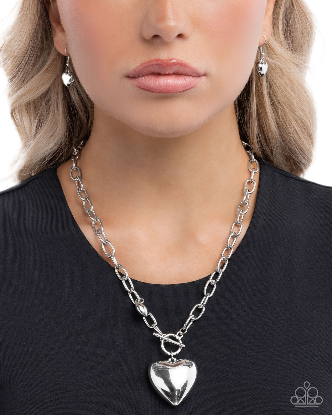 Paparazzi “Heartfelt Hangout” Silver Necklace Earring Set - Paparazzi Accessories