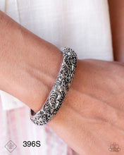 Load image into Gallery viewer, “Enchanting Entrant” Silver Stretch Bracelet - Paparazzi
