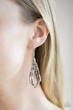 Load image into Gallery viewer, Paparazzi “City Catwalk” Silver Necklace Earring Set - Paparazzi Accessories
