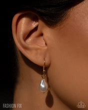 Load image into Gallery viewer, Paparazzi “Memorable Mermaid” Gold Necklace Earring Set - Paparazzi Accessories
