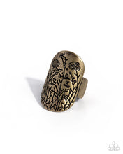 Load image into Gallery viewer, Paparazzi “Out in the Garden” Brass Stretch Ring - Paparazzi Accessories
