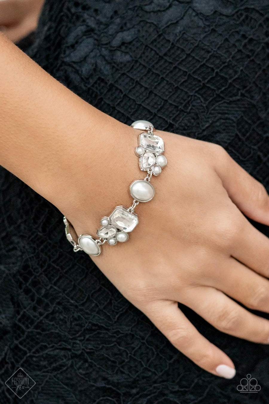 Paparazzi “Best in SHOWSTOPPING” White Bracelet