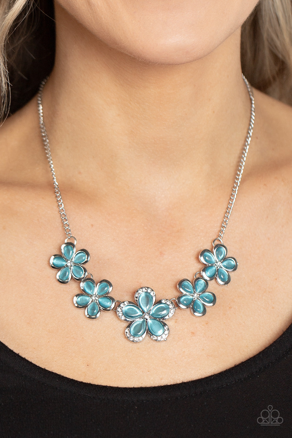 Paparazzi “Garden Daydream” Blue Necklace Earrings