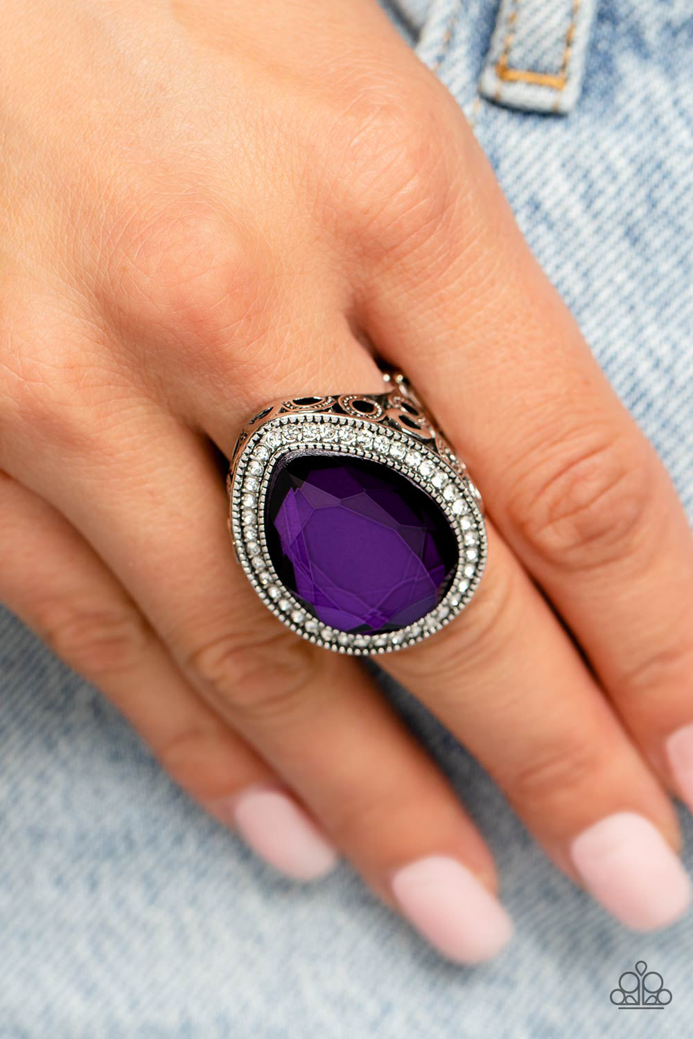 Paparazzi “Illuminated Icon” Purple Stretch Ring - Cindysblingboutique