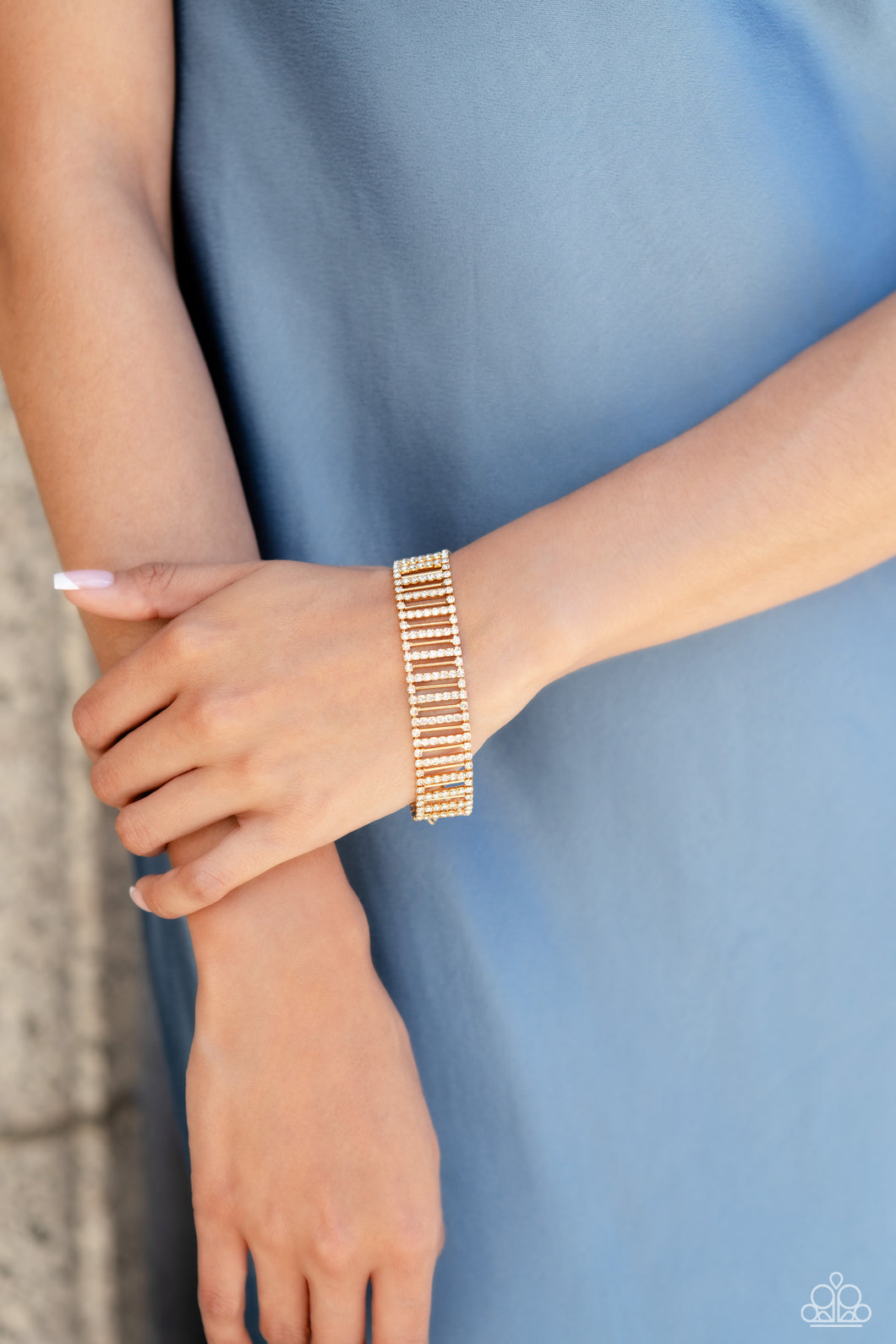 Paparazzi “Elusive Elegance” Gold Clasp Bracelet