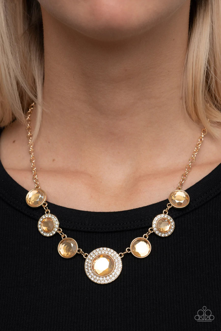 Paparazzi - “Extravagant Extravaganza” Gold - Necklace Earring Set