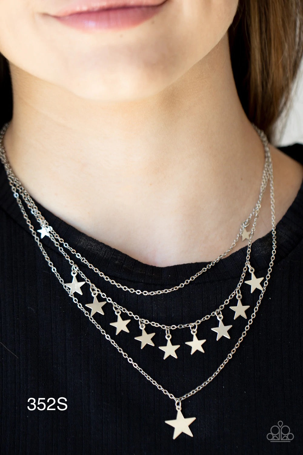 Paparazzi “Americana Girl” Silver Necklace Earring Set - Cindysblingboutique